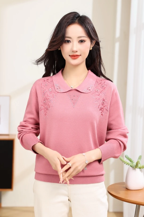 秋冬新款娃娃领刺绣减龄套头妈妈装本命年中老年女装洋气减龄