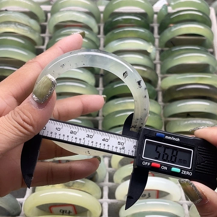 蛇纹石玉未镶嵌手镯83