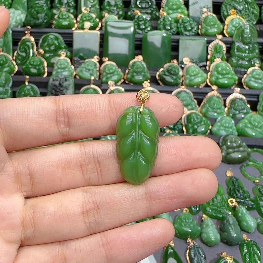 颈饰18K金镶嵌和田玉（碧玉）