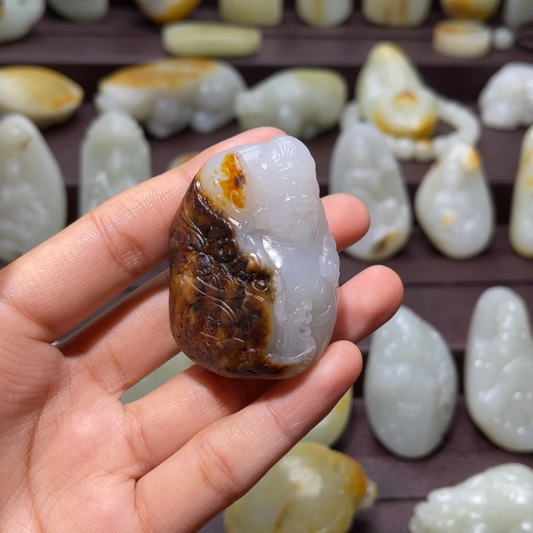 (***)和田玉未镶嵌颈饰