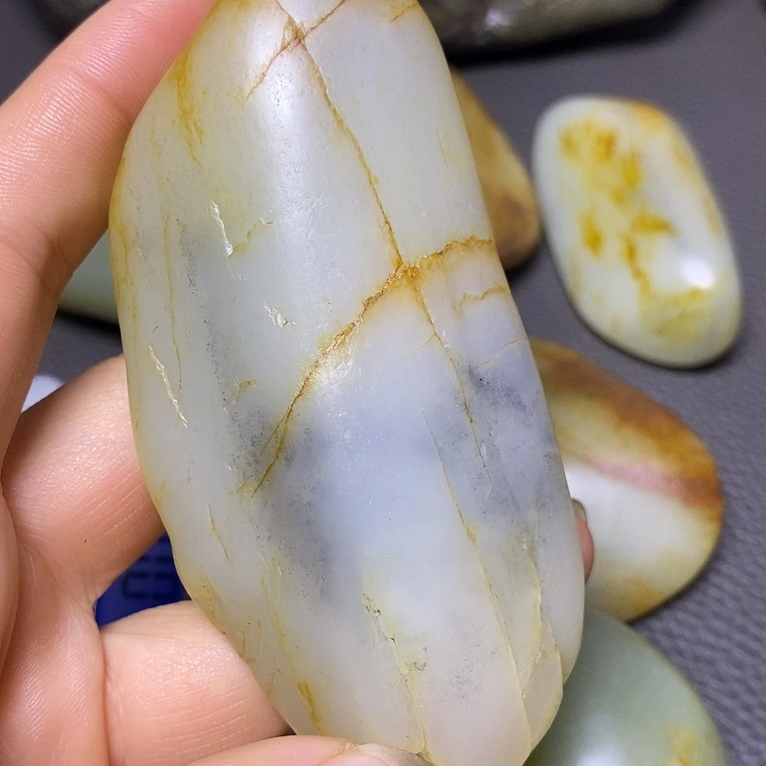 未镶嵌和田玉（糖玉）挂件