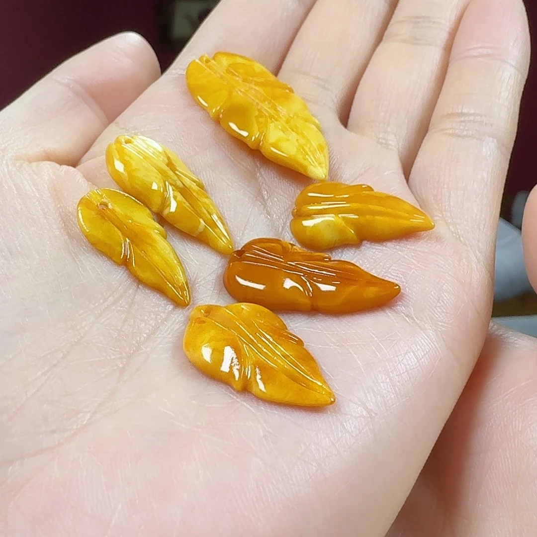 蜜蜡未镶嵌颈饰吊坠一组
