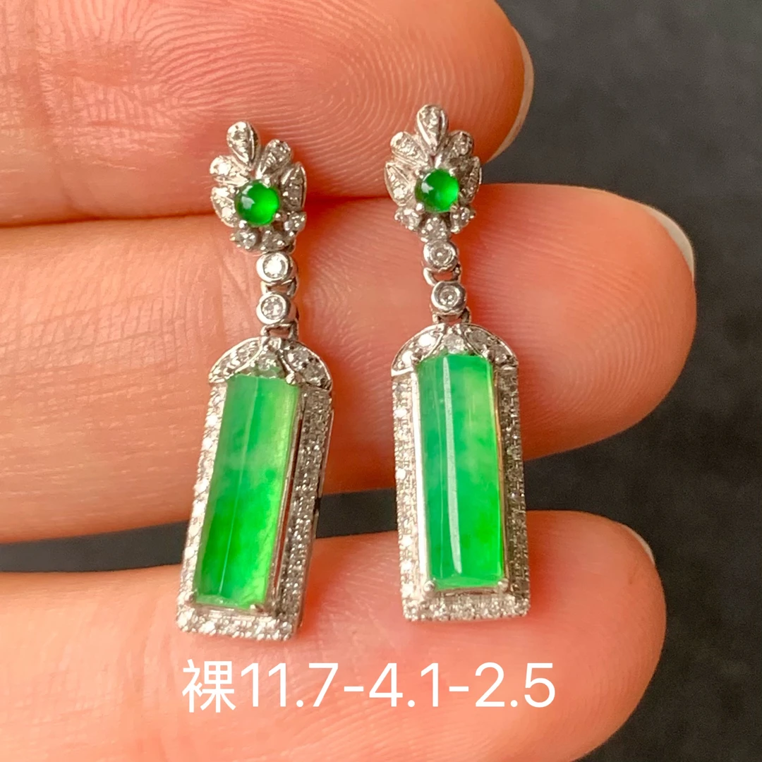 冰绿无事牌天然翡翠耳饰 镶嵌精致 女生配饰