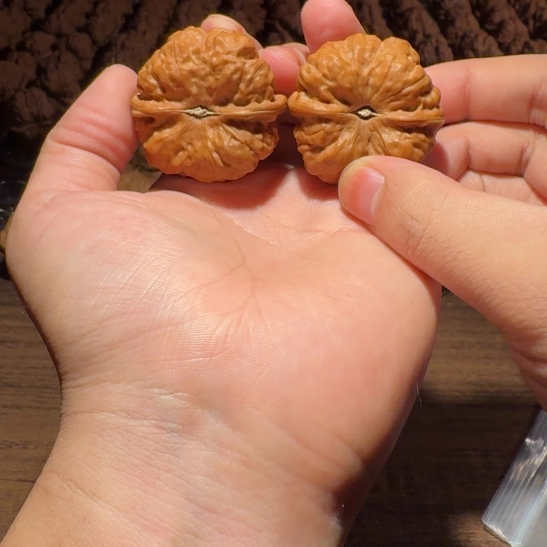 你***心吊坠文玩核桃蛤蟆的眼睛是真的好看啊我
