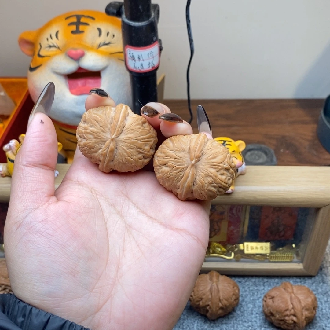 李***文玩核桃吊坠元宝