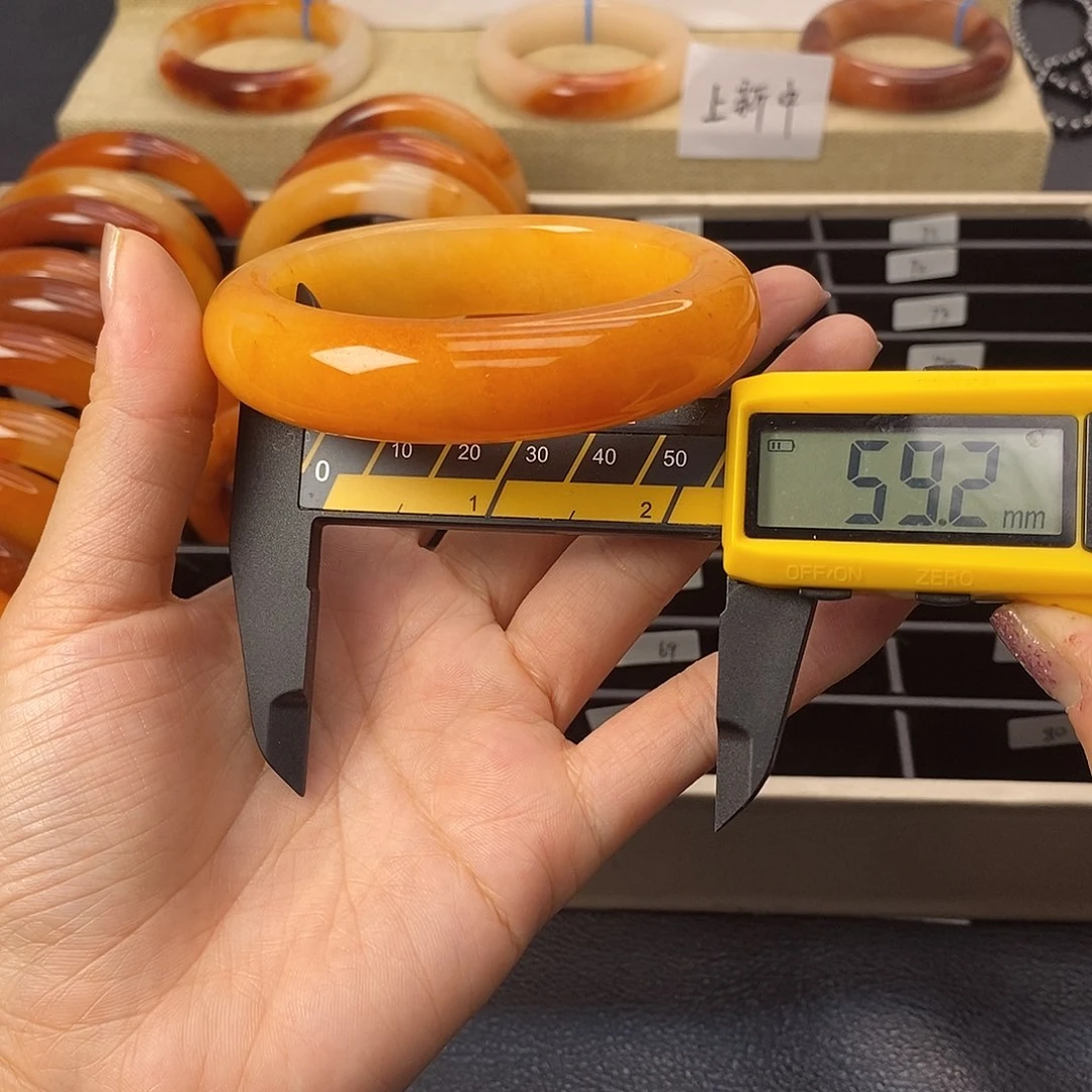 未镶嵌石英质玉（黄龙玉）手镯58号