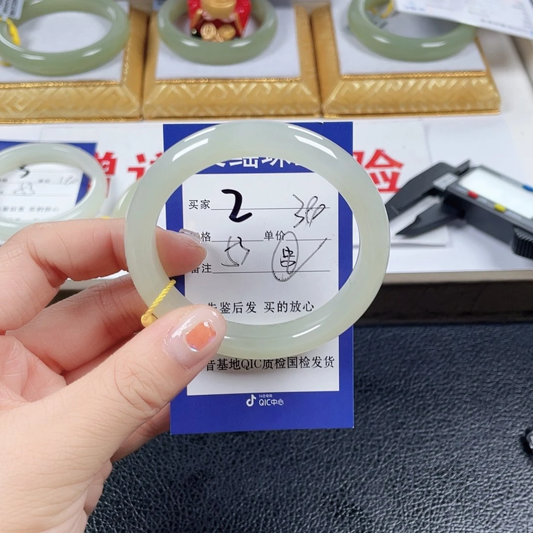 ⊹***⊹和田玉未镶嵌手镯