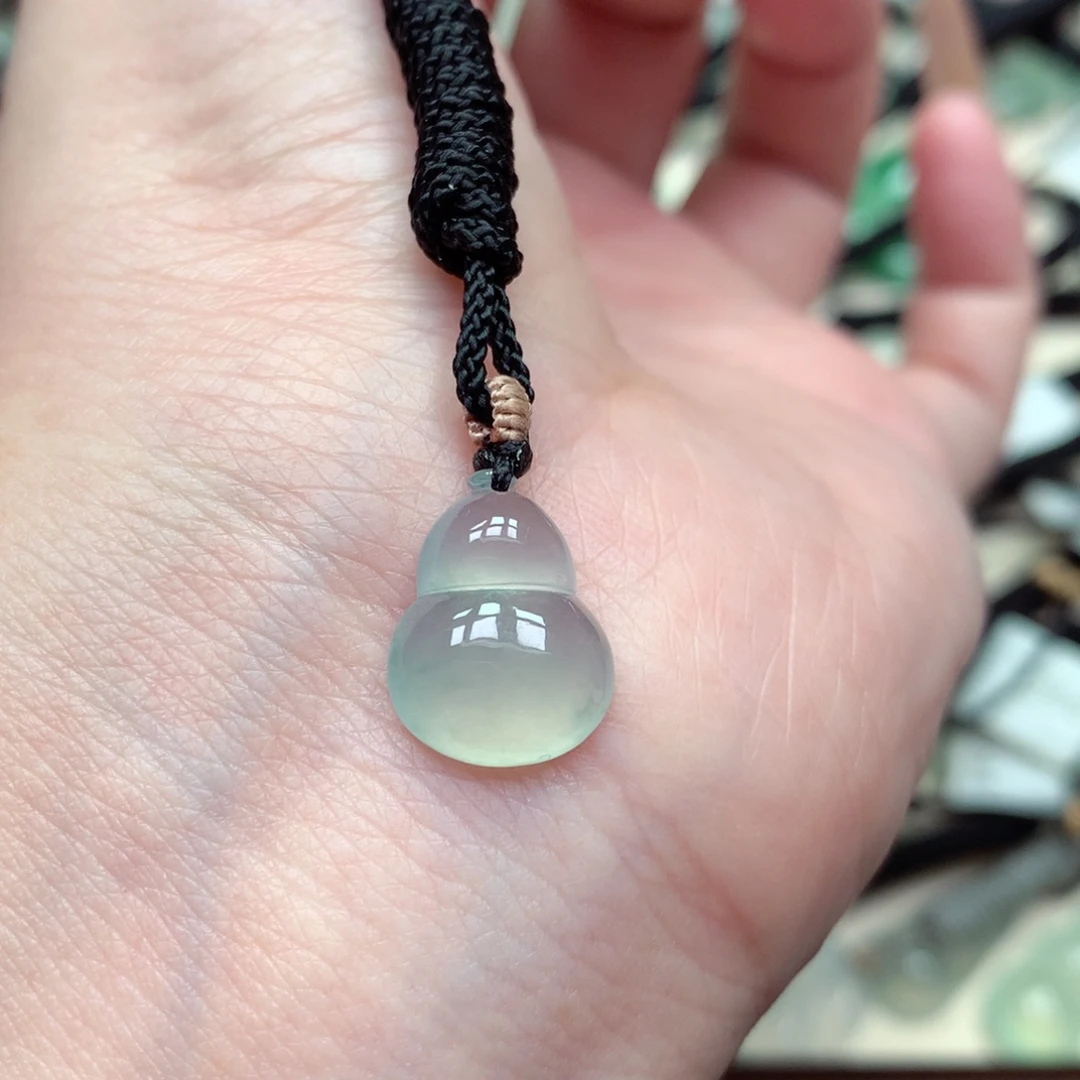 翡翠未镶嵌颈饰葫芦