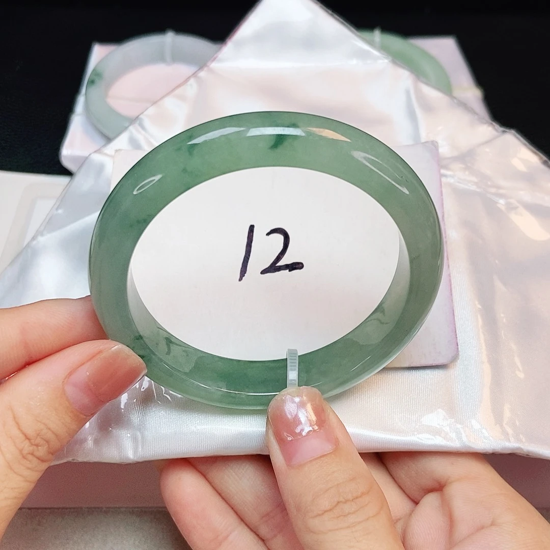 未镶嵌手镯翡翠57.5圈口冰胶润蓝绿底飘小蓝花