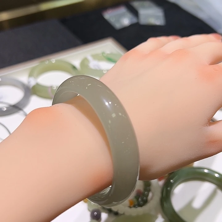 东陵石手镯未镶嵌