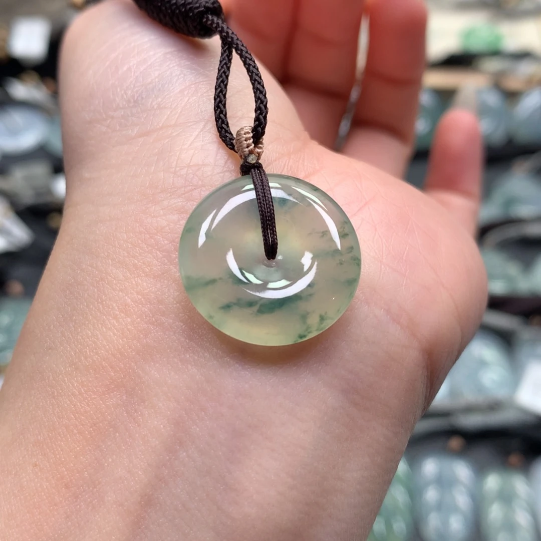 翡翠颈饰未镶嵌扣子