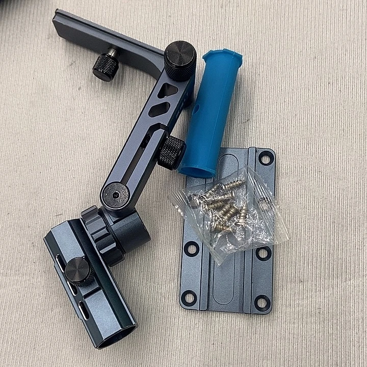 枪色 狼途拐角和地板磕碰