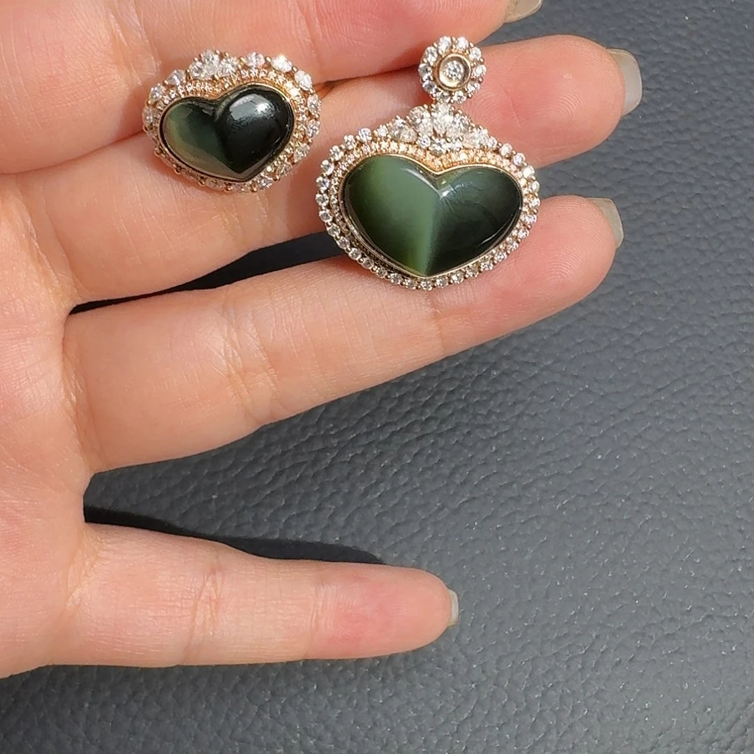 和田玉吊坠18K金镶嵌