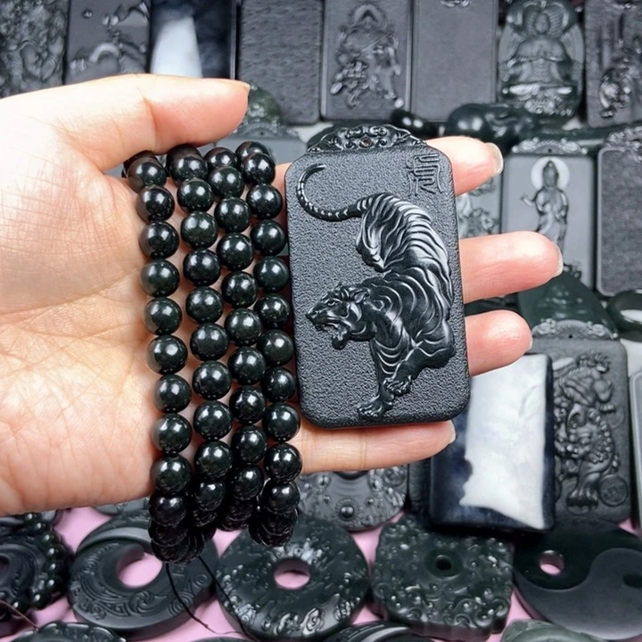 和田玉未镶嵌颈饰就**民