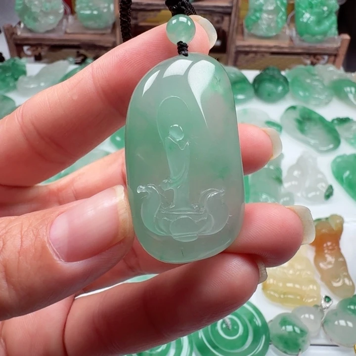 颈饰未镶嵌石英质玉