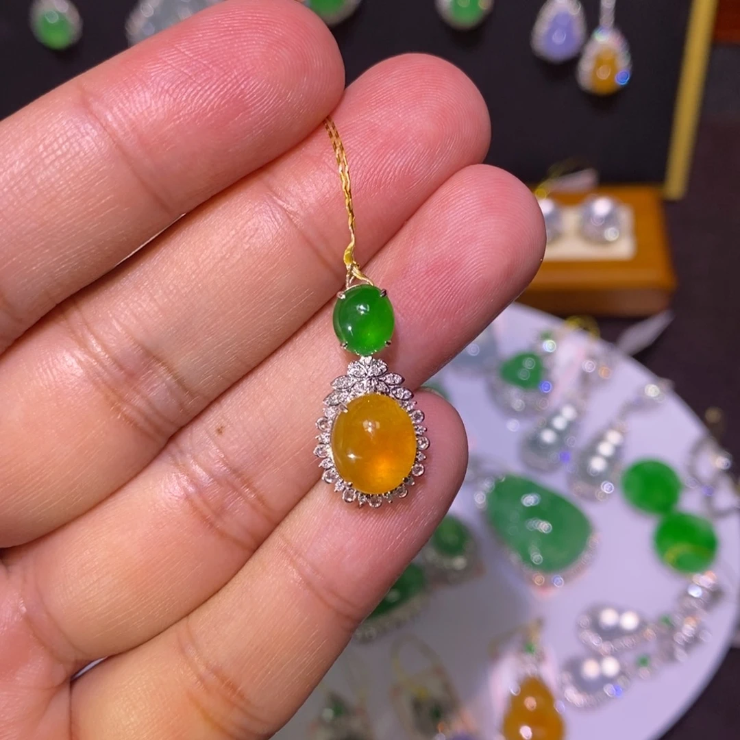 【闪购商品】颈饰18K金镶嵌翡翠