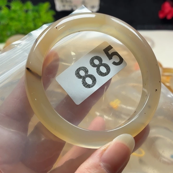 小***陈玛瑙/玉髓未镶嵌手镯