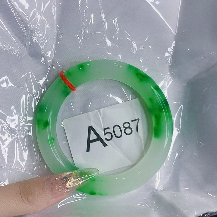 翡翠手镯未镶嵌默认微瑕