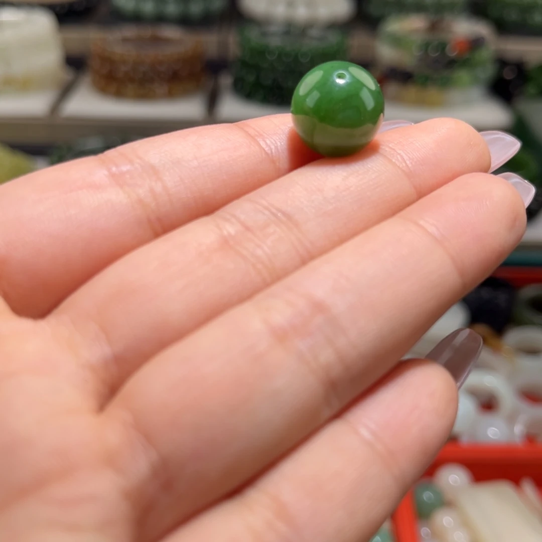 和田玉未镶嵌颈饰微暇卡14阳绿带红皮