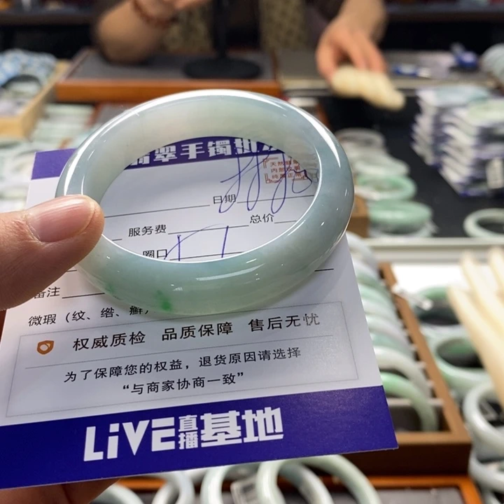 翡翠手镯未镶嵌翡翠手镯未镶嵌