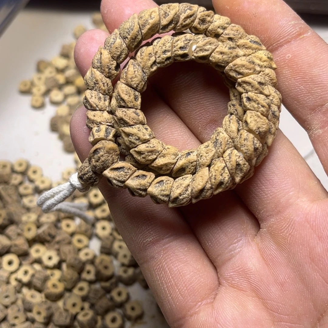 蝴***蝶柏香籽/百香籽吊坠