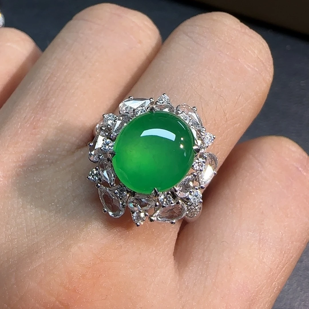 翡翠18K金镶嵌戒指蛋面