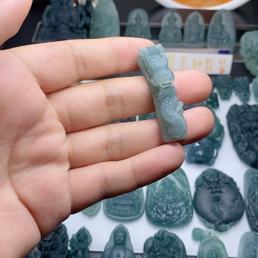 定制翡翠未镶嵌手牌