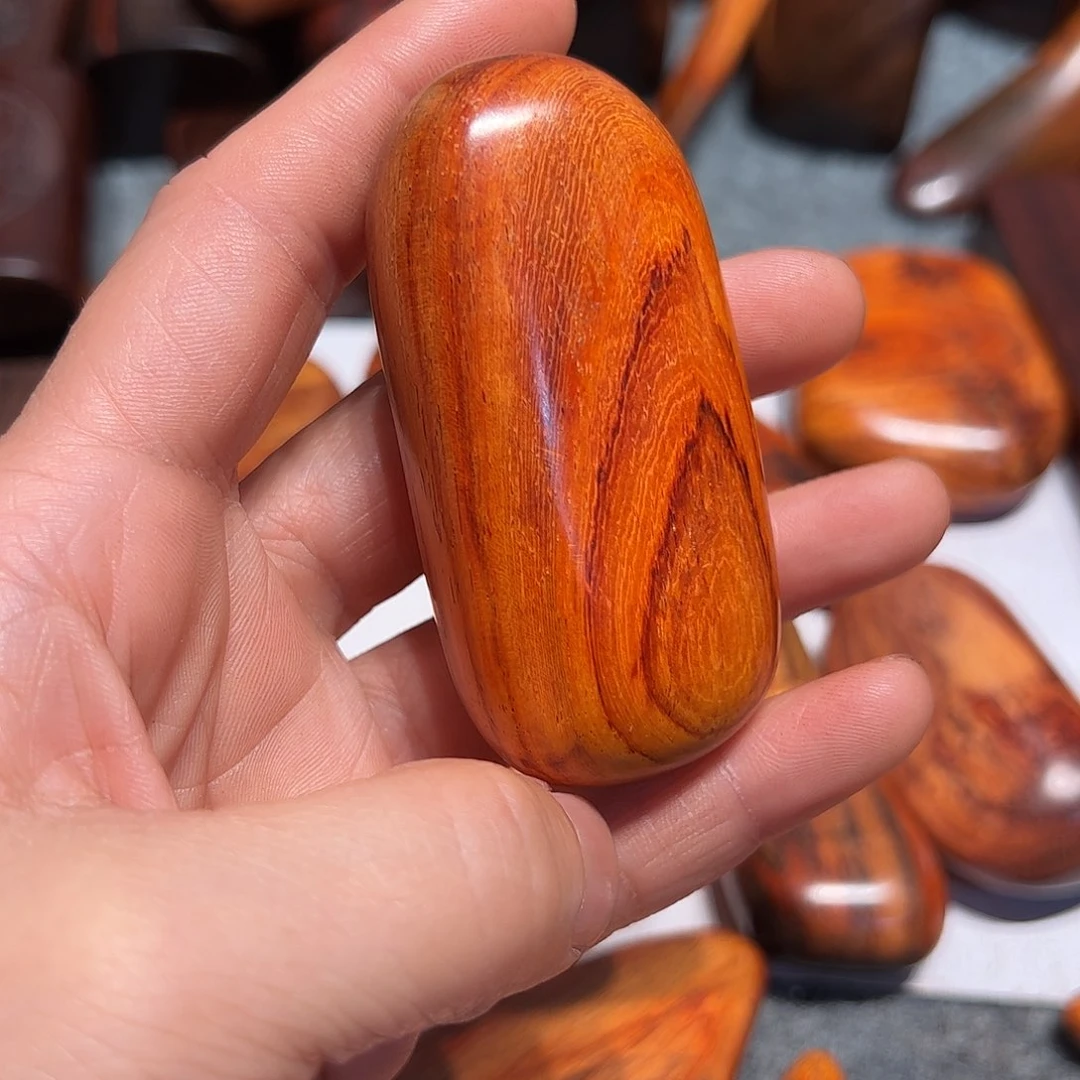 交趾黄檀（大红酸枝）鸿*