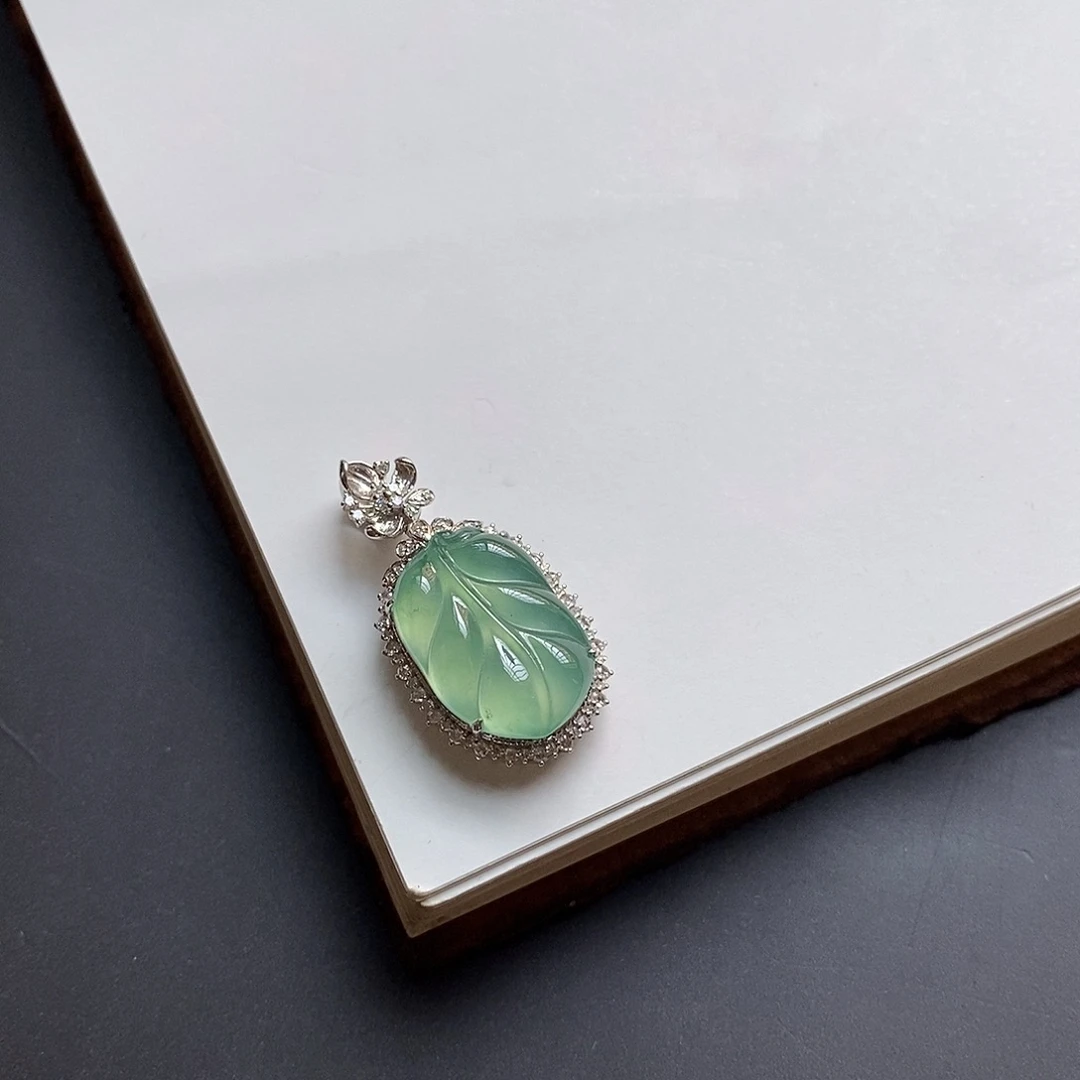 翡翠颈饰18K金镶嵌冰晴叶子