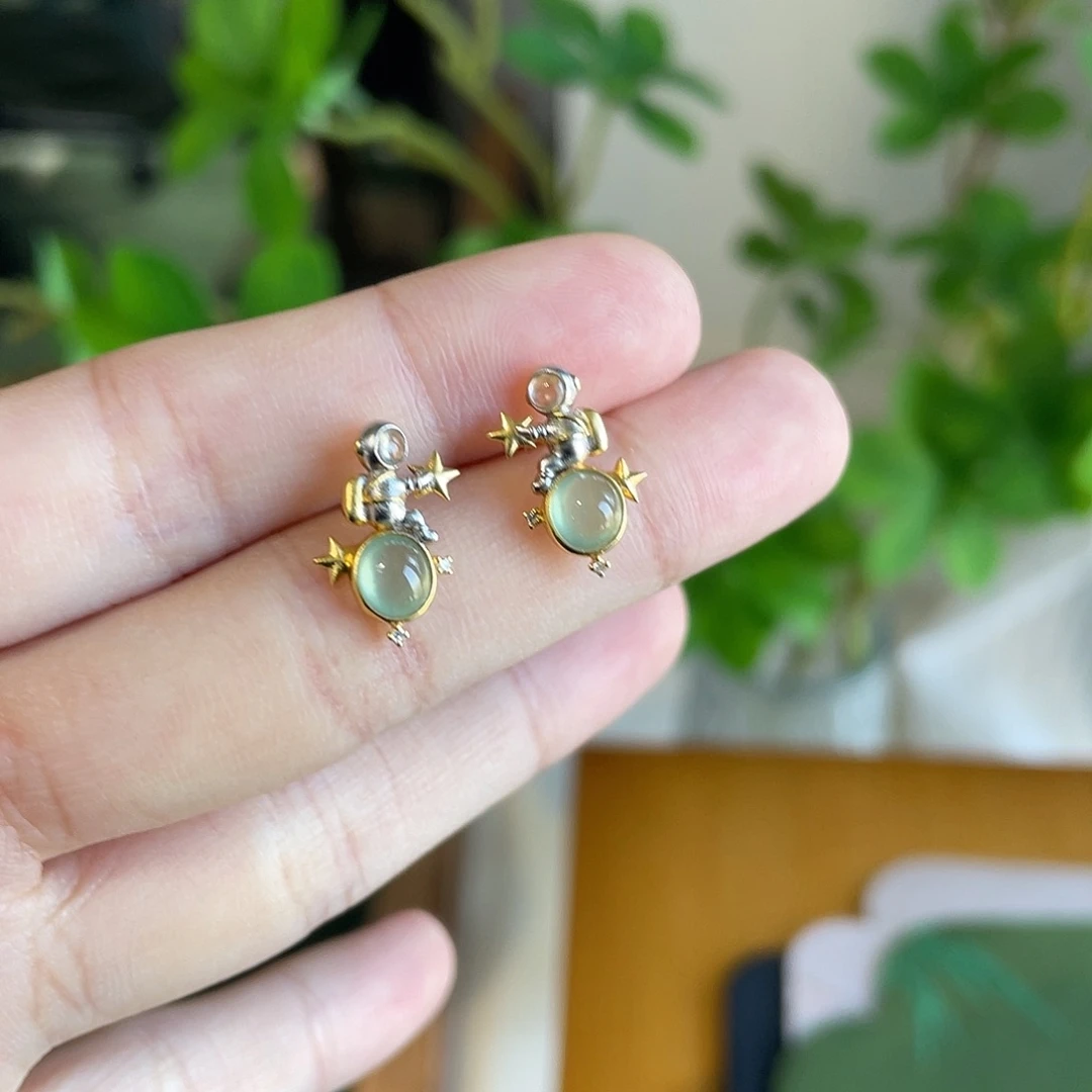 翡翠耳饰18K金镶嵌宇航员设计款 冰晴绿蛋