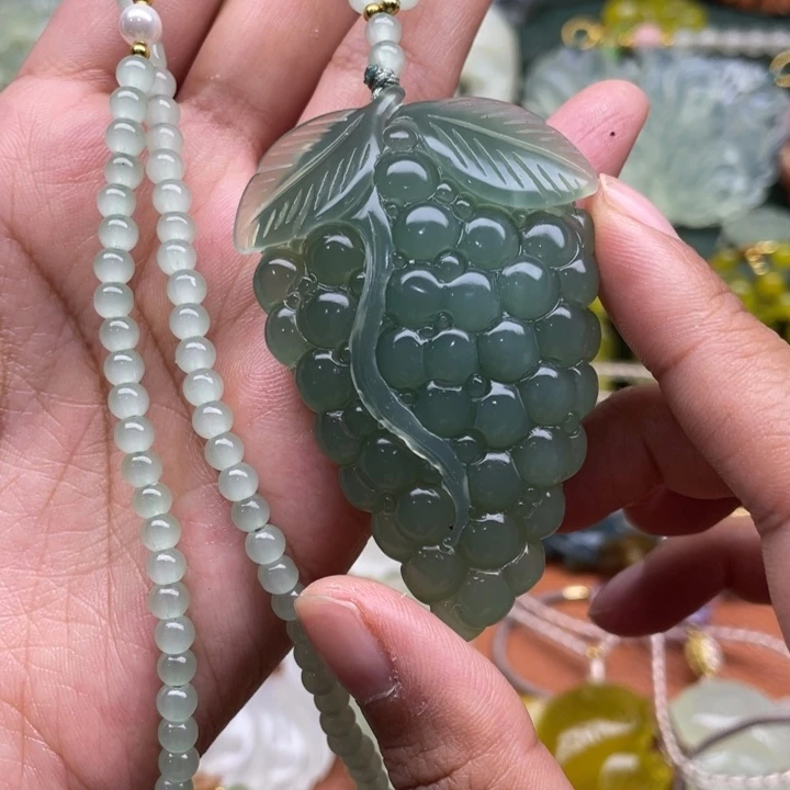 未镶嵌蛇纹石玉吊坠