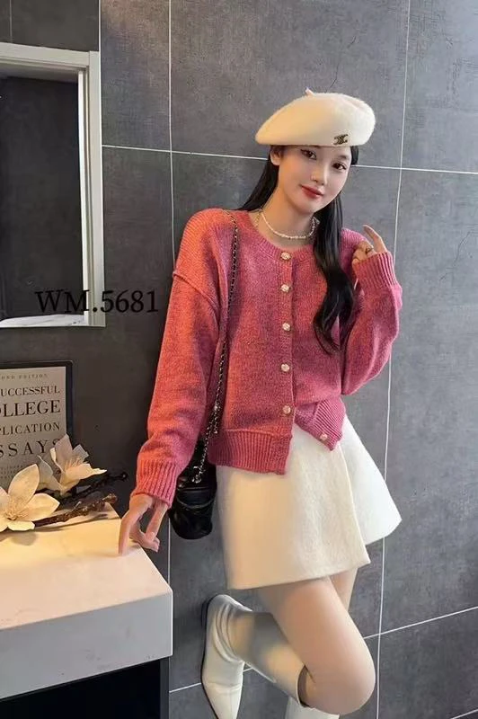 冬季新款时尚针织上衣5681