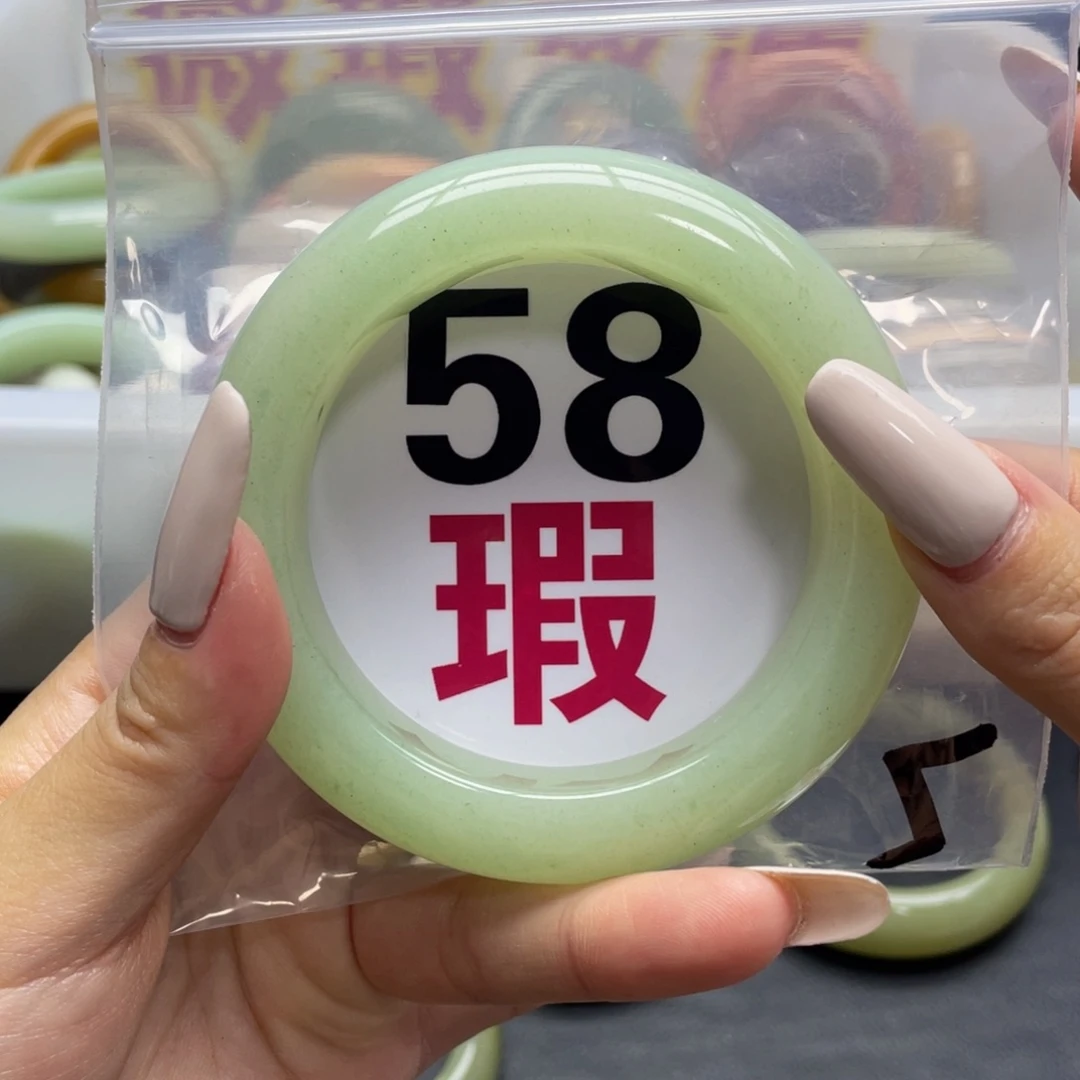 未镶嵌手镯石英质玉