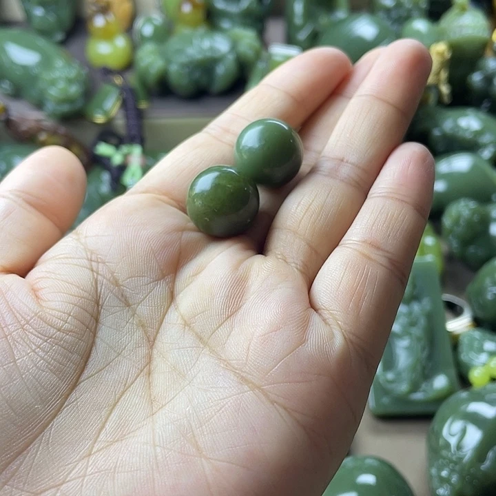 岫岩老玉（透闪石质玉）未镶嵌挂件