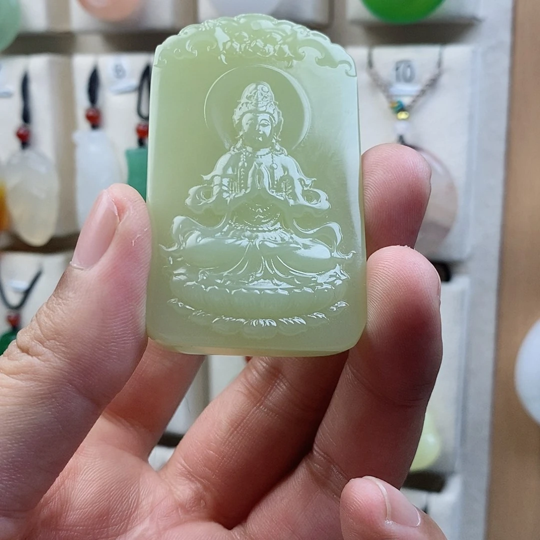 颈饰未镶嵌石英质玉