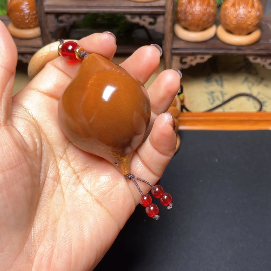 橄榄核吊坠一线天40穿配