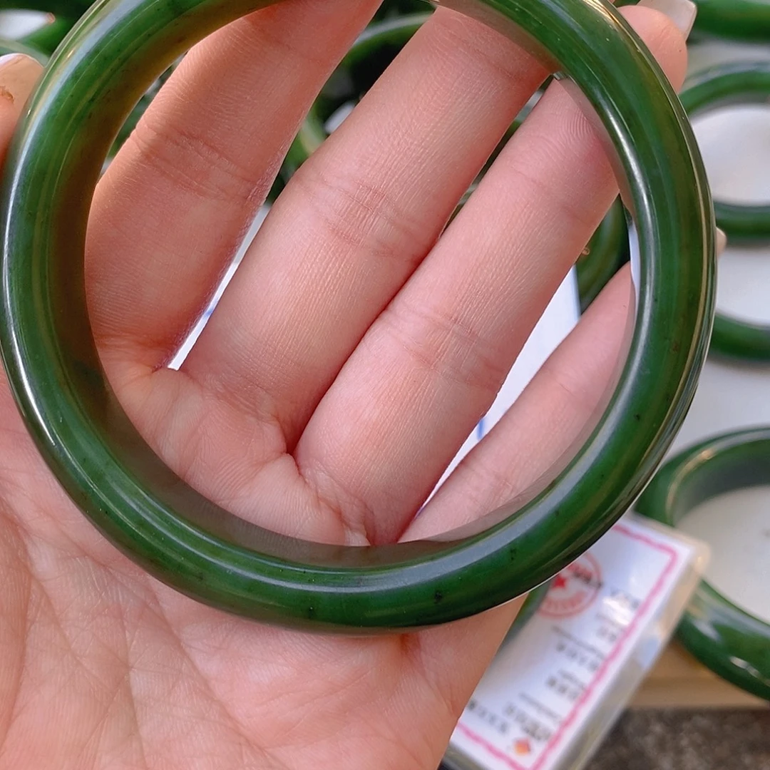 安***姗和田玉（碧玉）未镶嵌手链