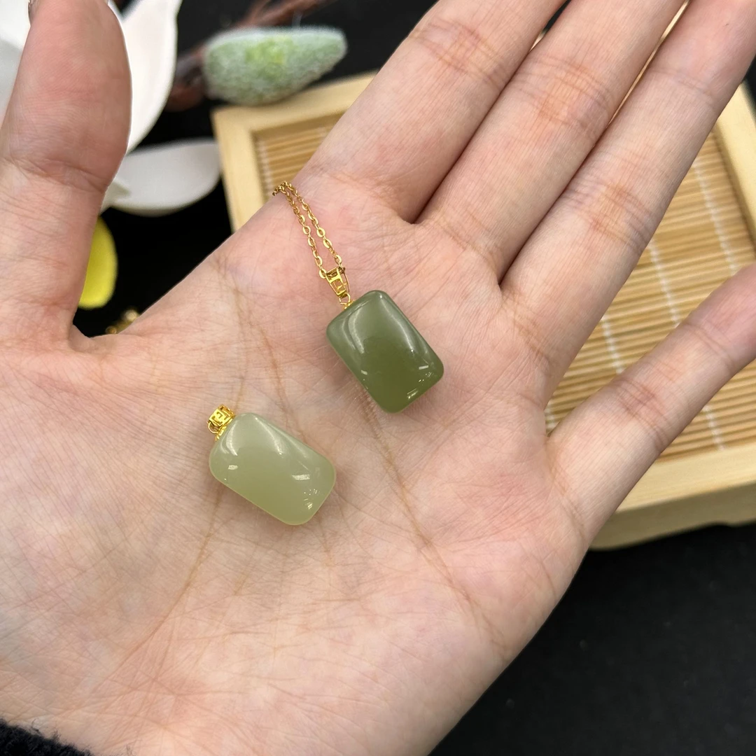 天然和田玉小面包方形18k金项链晴水时尚女款精致（多样性发一）