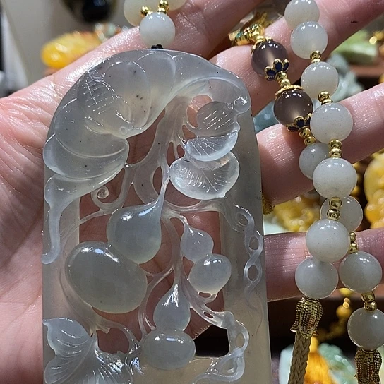 蛇纹石玉未镶嵌颈饰