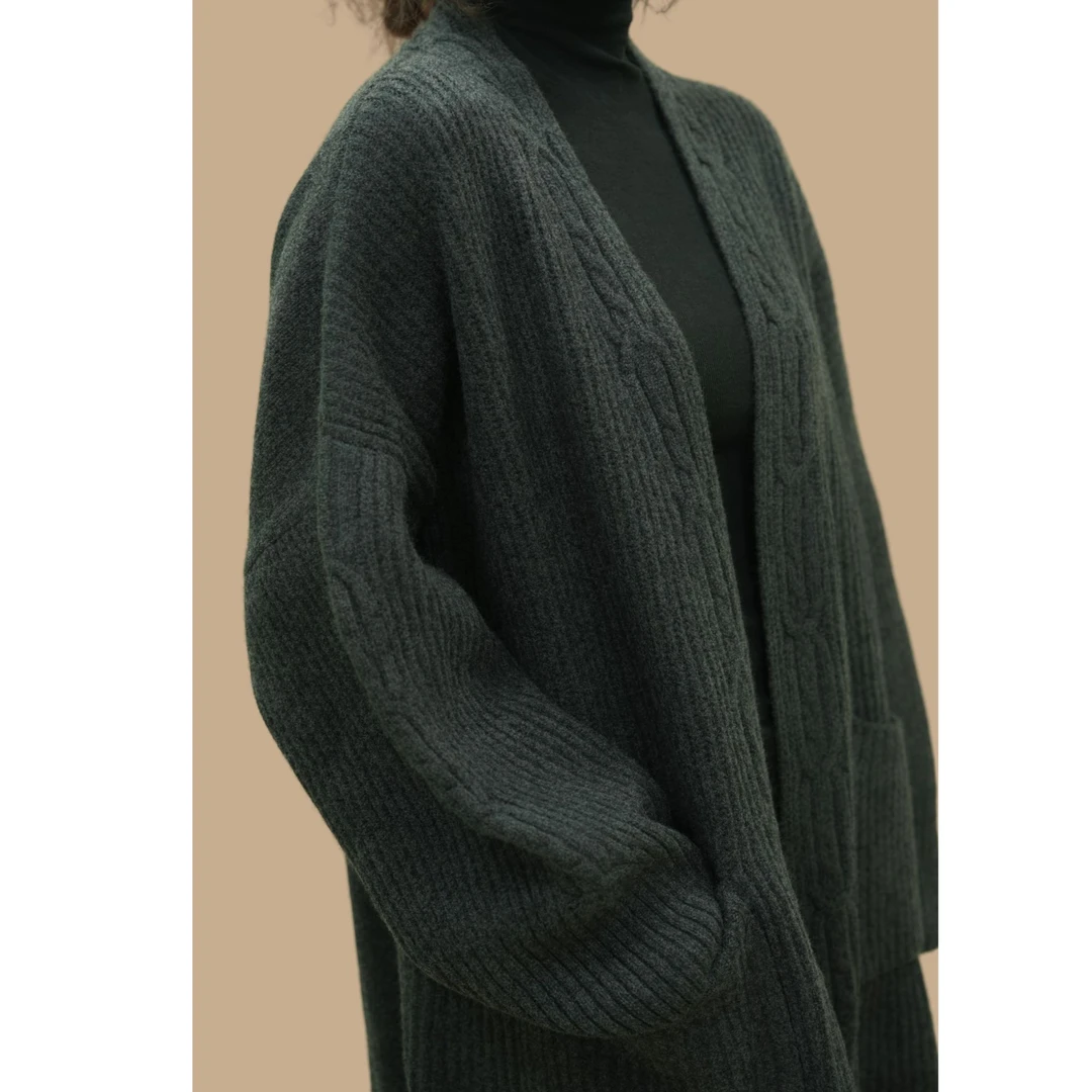 央愫纯羊毛秋冬时尚极简风针织衫宽松款加厚休闲百搭