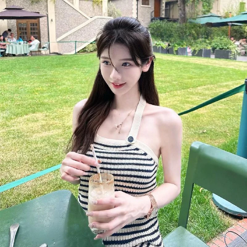 纯欲辣妹黑白复古条纹挂脖针织抹胸背心女度假风露背气质裹胸上衣