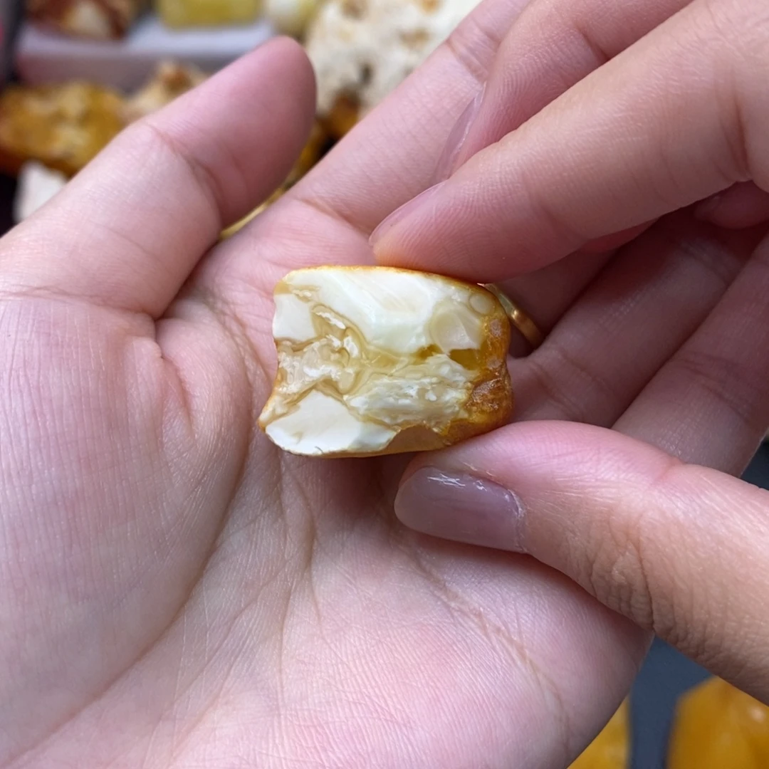 定制琥珀未镶嵌蜜蜡