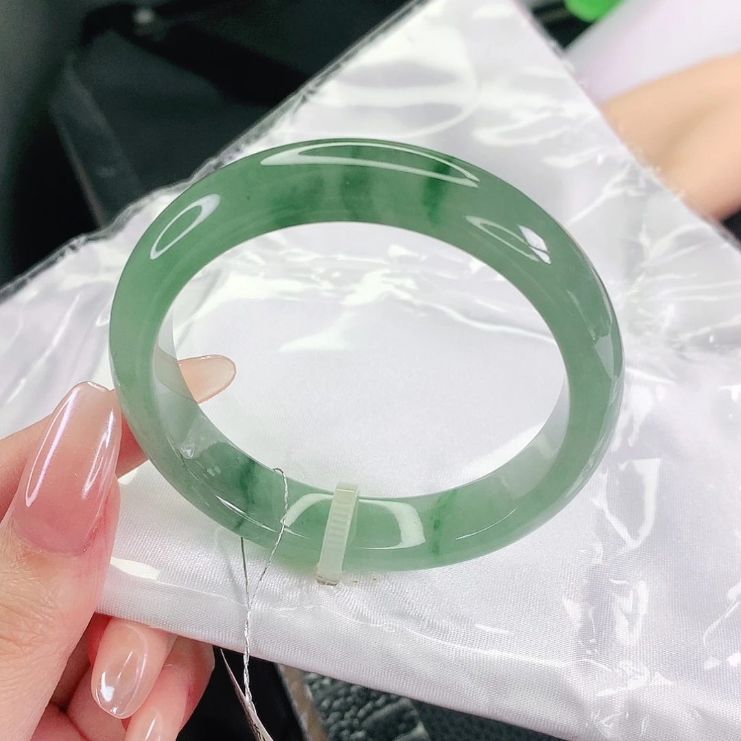 翡翠未镶嵌手镯52.7圈