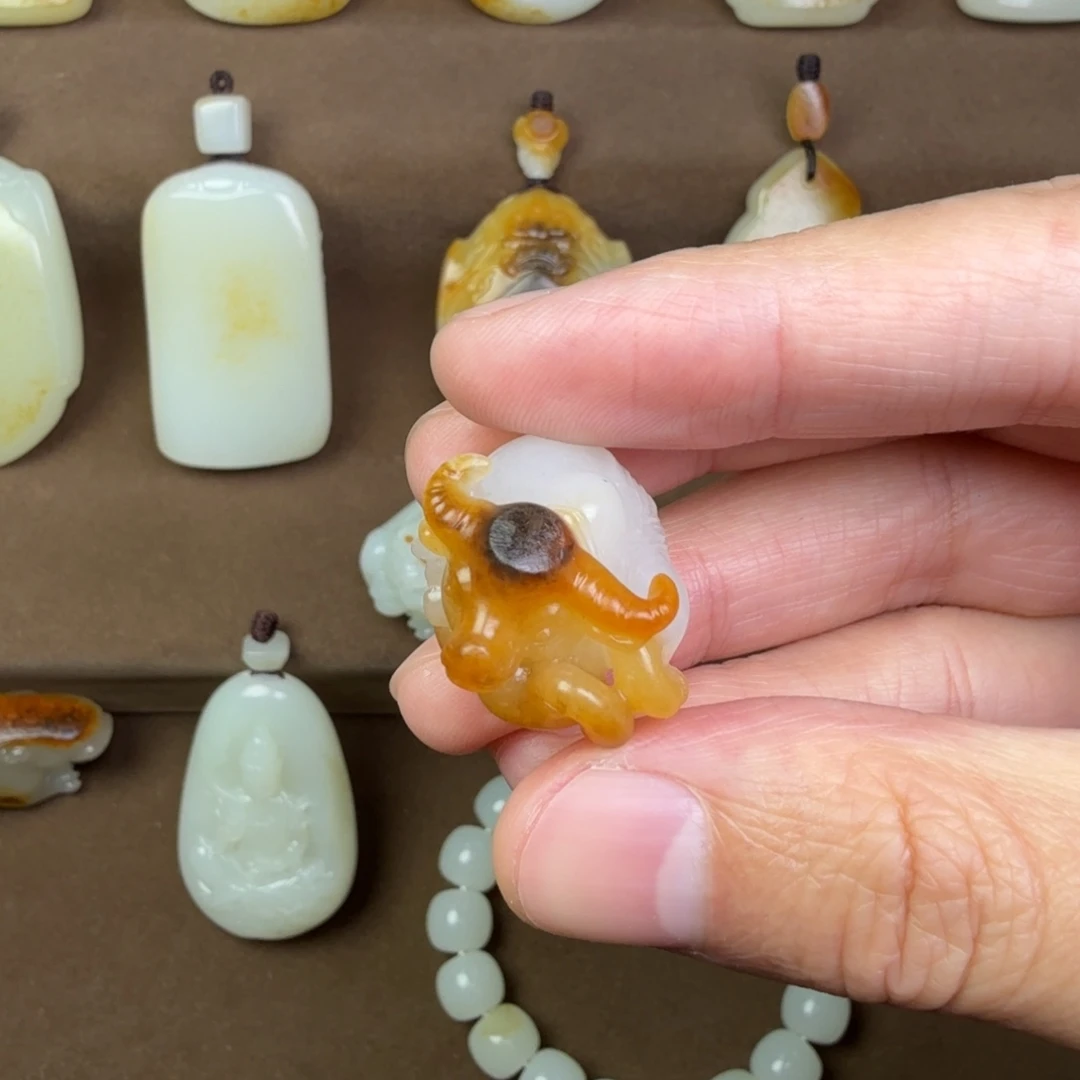 珍***重和田玉未镶嵌颈饰