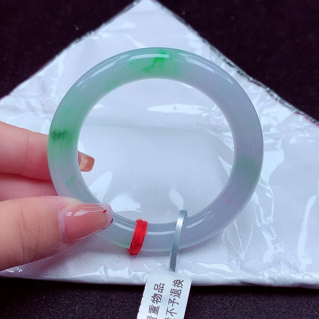 翡翠手镯未镶嵌天然缅甸
