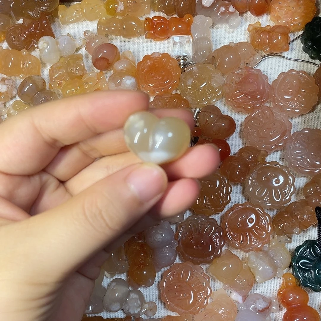 玛瑙/玉髓合金颈饰吊坠