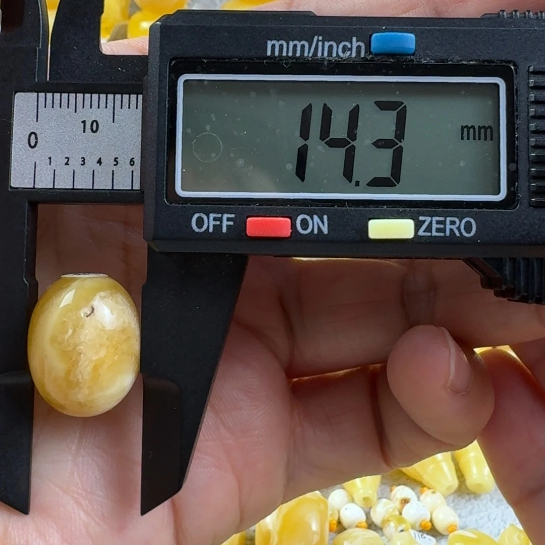 蜜蜡未镶嵌裸石28杂