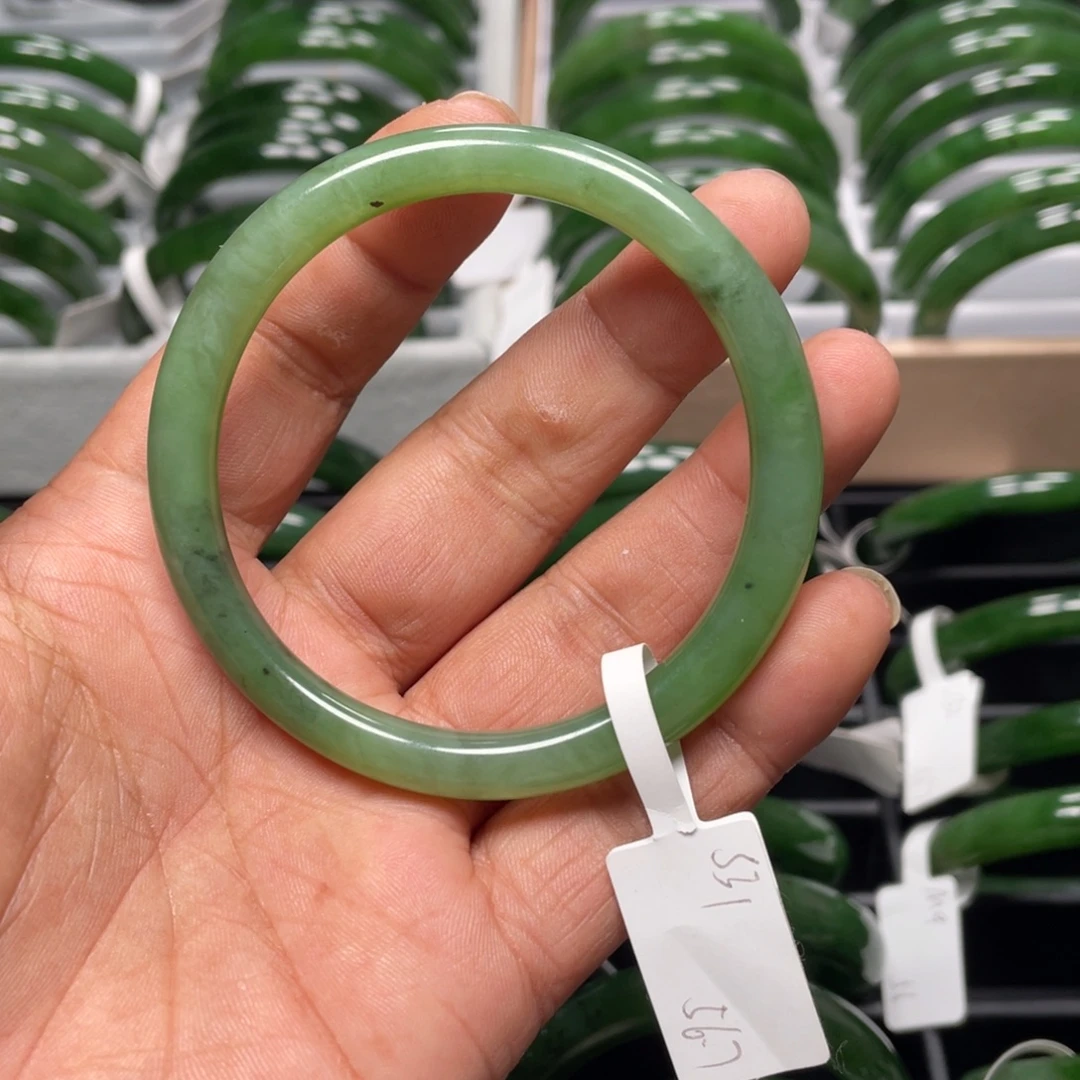 和田玉（碧玉）未镶嵌手镯