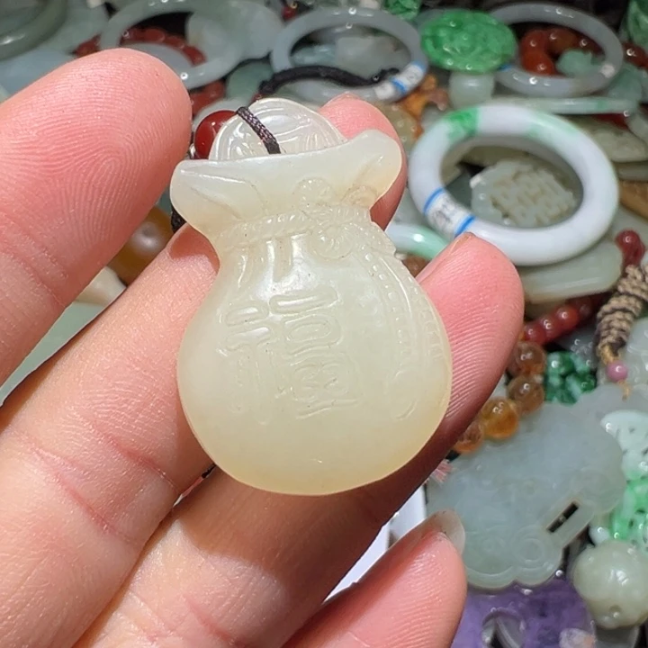 和田玉颈饰未镶嵌