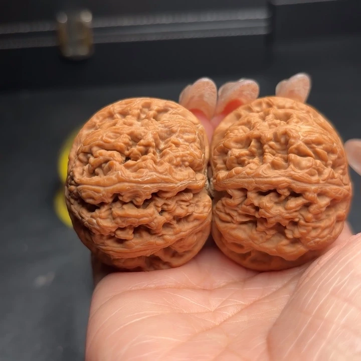 南***墩桃核吊坠46球筋狮子头